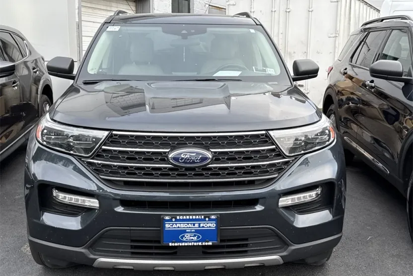 2022 Ford Explorer XLT photo 1