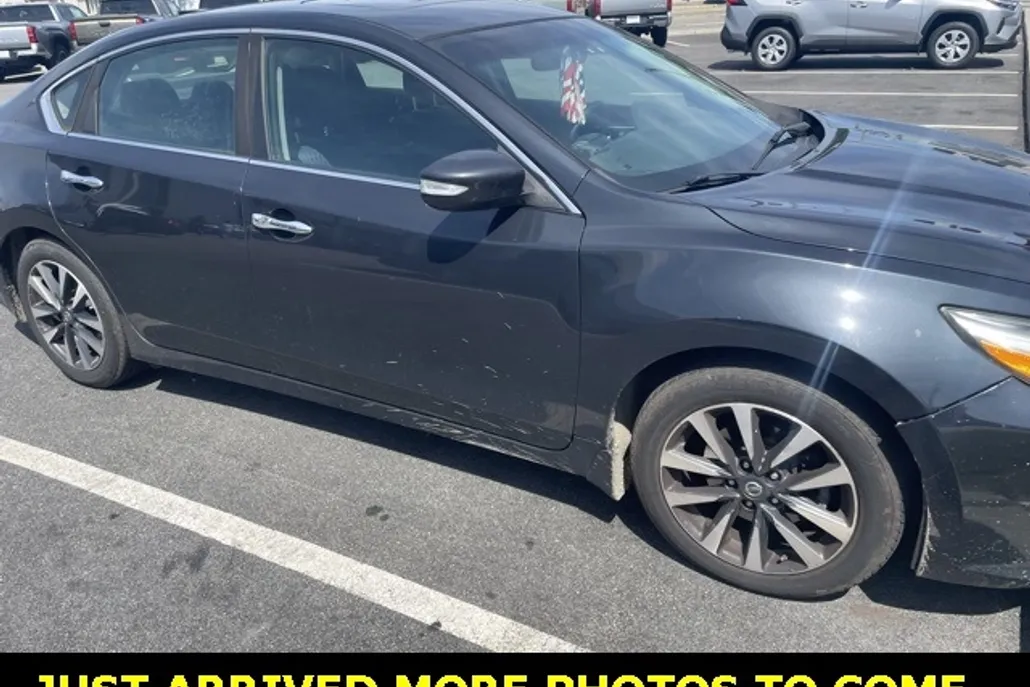 2016 Nissan Altima 2.5 SV photo 1