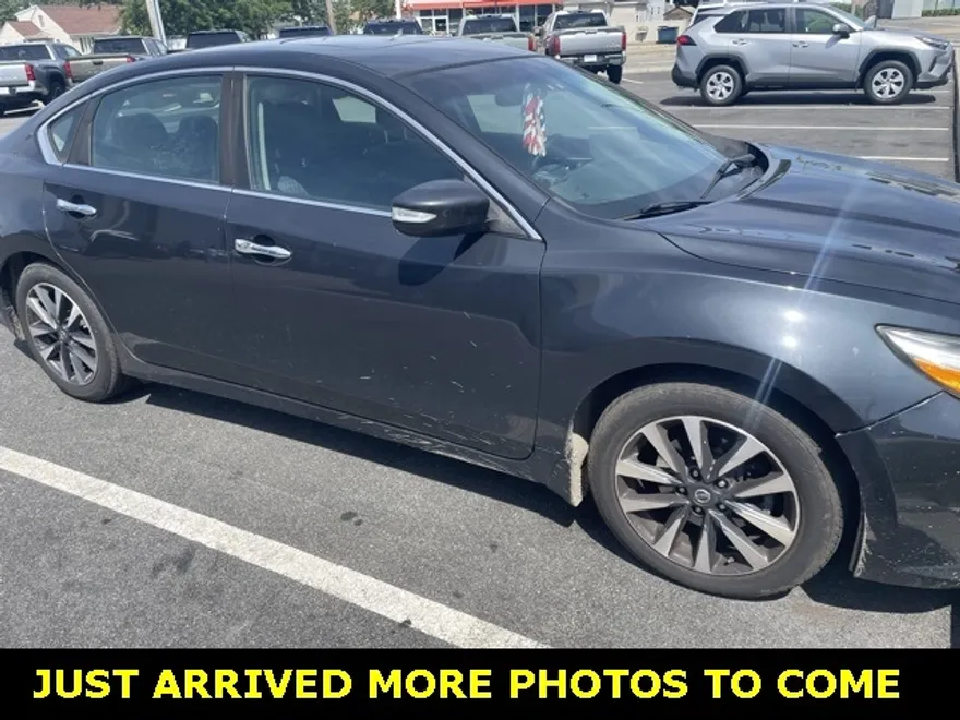 2016 Nissan Altima 2.5 SV photo 1