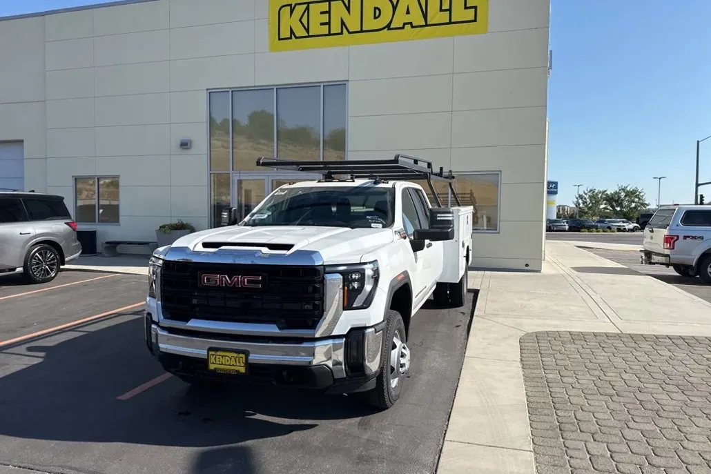2024 Gmc Sierra 3500 HD Pro photo 1