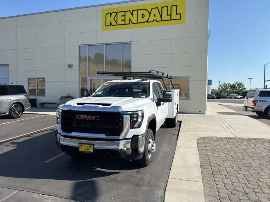 2024 Gmc Sierra 3500 HD Pro photo 1