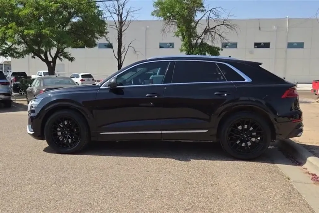 2022 Audi SQ8 Prestige photo 1