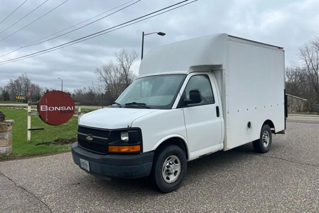 2010 Chevrolet Express 3500 Cutaway photo 1