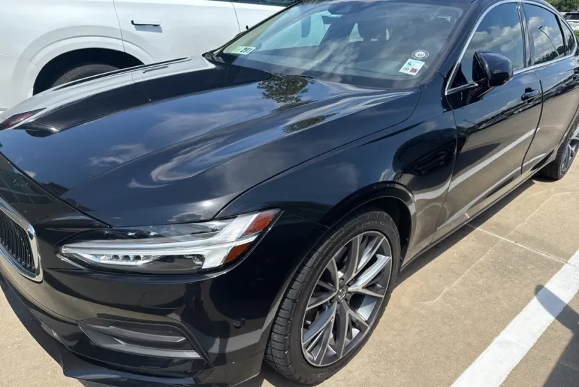 2018 Volvo S90 T5 Momentum photo 1