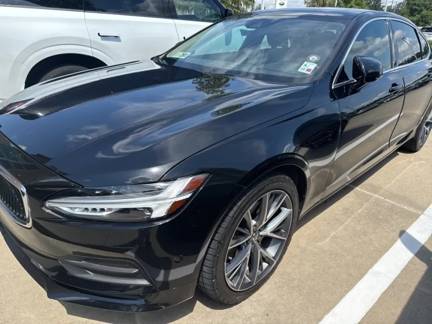 2018 Volvo S90 T5 Momentum photo 1