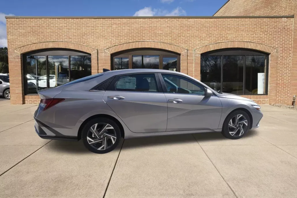 2025 Hyundai Elantra Hybrid Limited photo 1