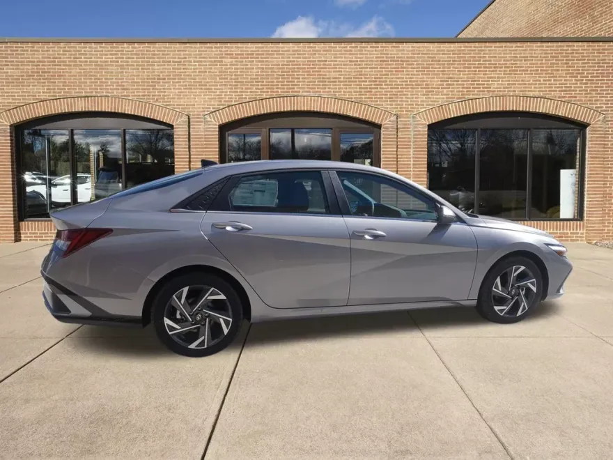 2025 Hyundai Elantra Hybrid Limited photo 1