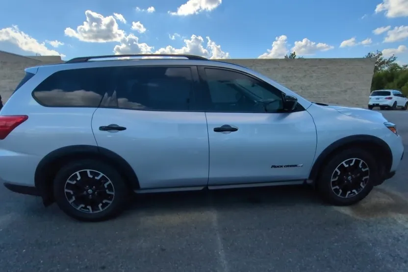 2020 Nissan Pathfinder SL photo 1
