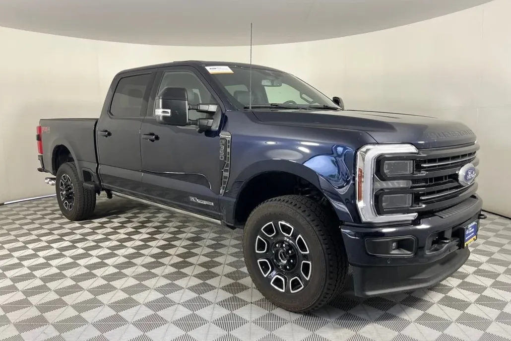 2025 Ford F-350 Platinum photo 1