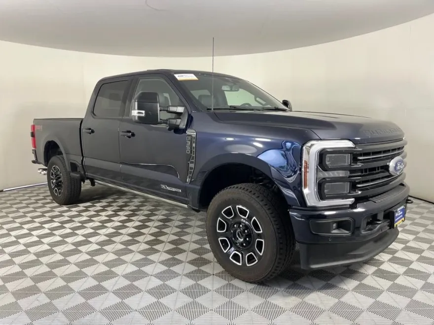 2025 Ford F-350 Platinum photo 1