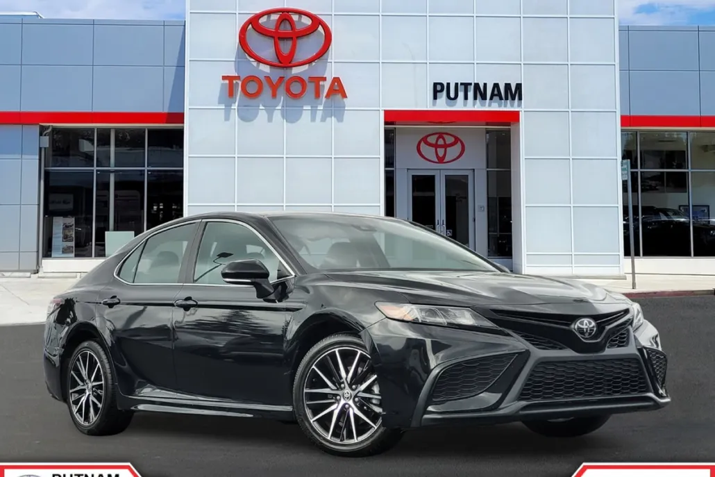 2023 Toyota Camry SE photo 1