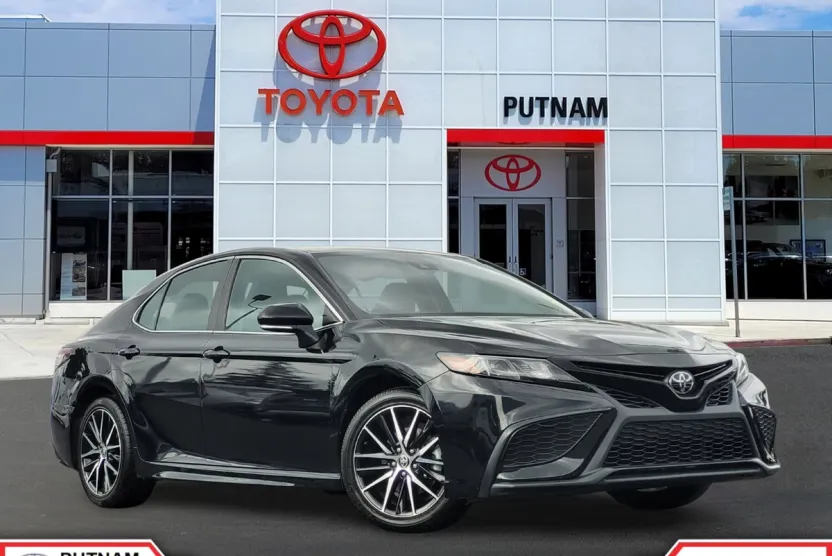 2023 Toyota Camry SE photo 1