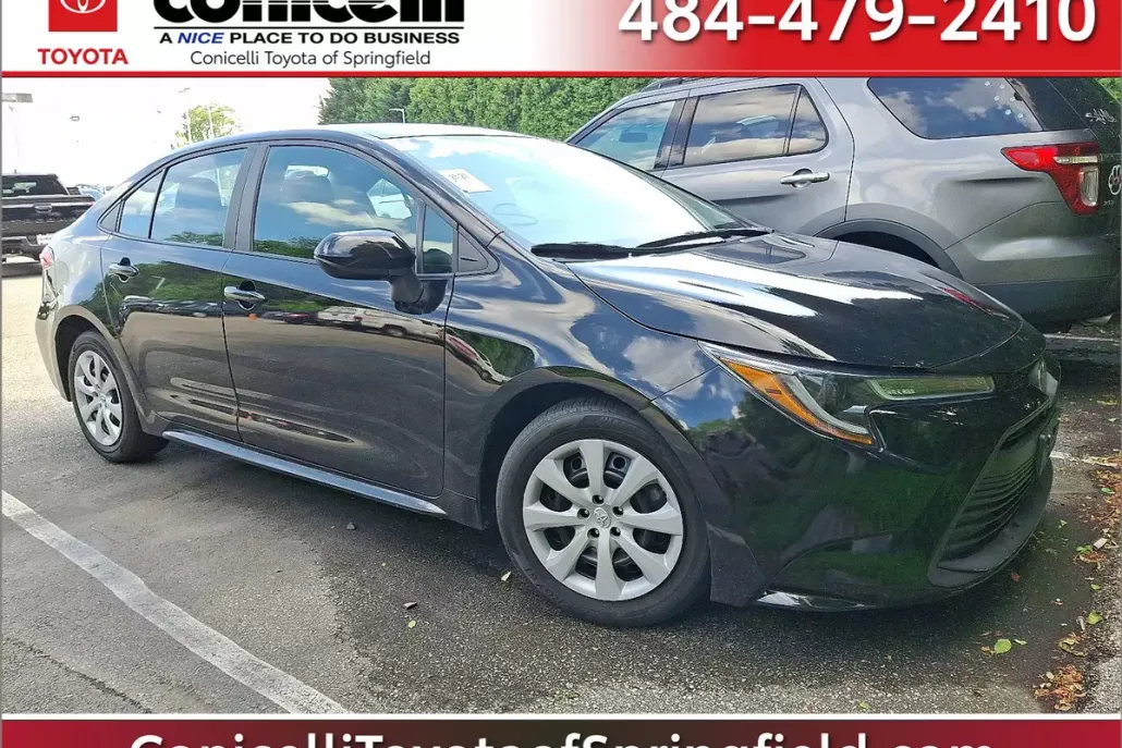 2023 Toyota Corolla LE photo 1