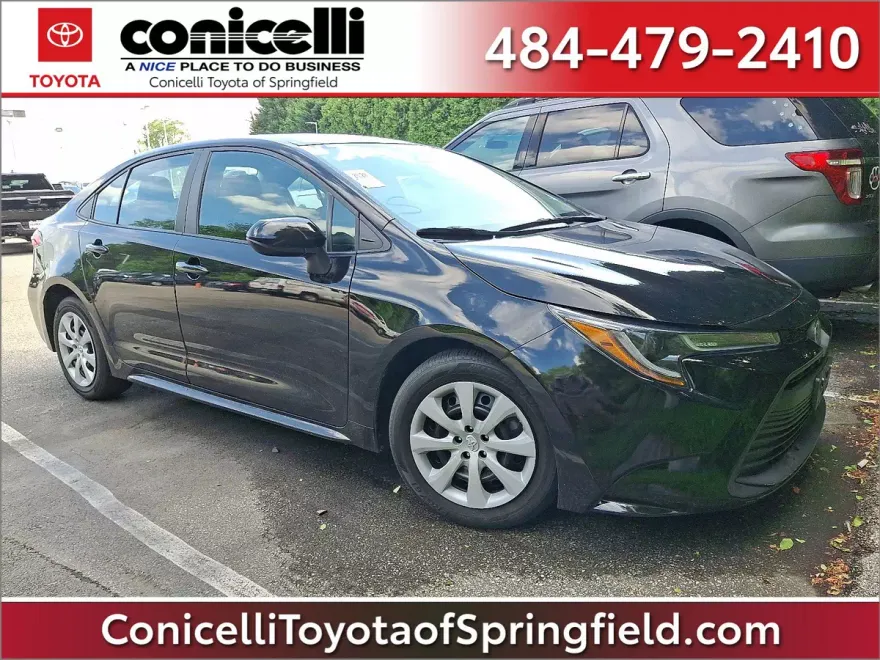2023 Toyota Corolla LE photo 1