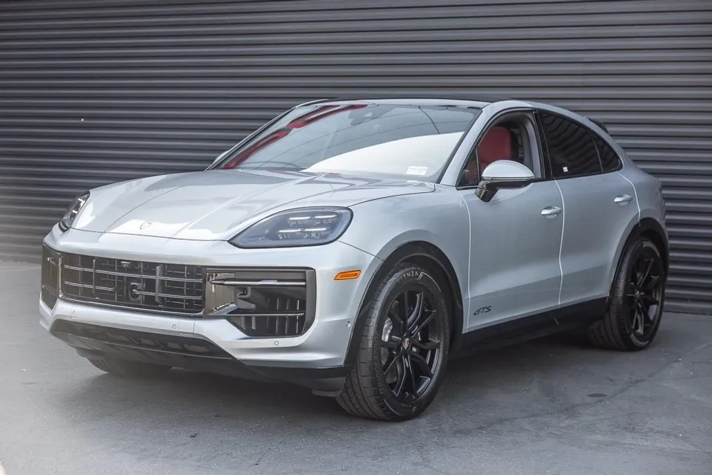 2025 Porsche Cayenne Coupe GTS photo 1