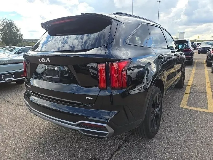 2023 Kia Sorento SX photo 1