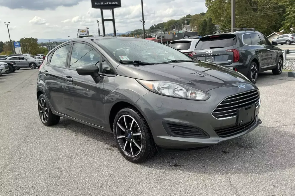 2017 Ford Fiesta SE photo 1