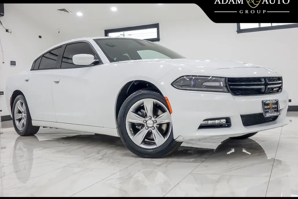 2016 Dodge Charger SXT photo 1