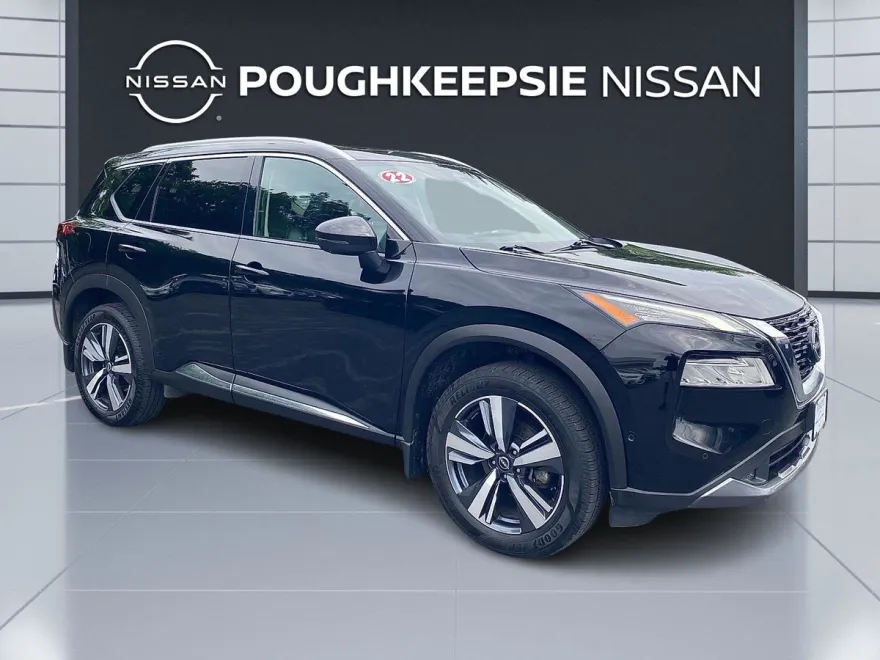 2022 Nissan Rogue SL photo 1