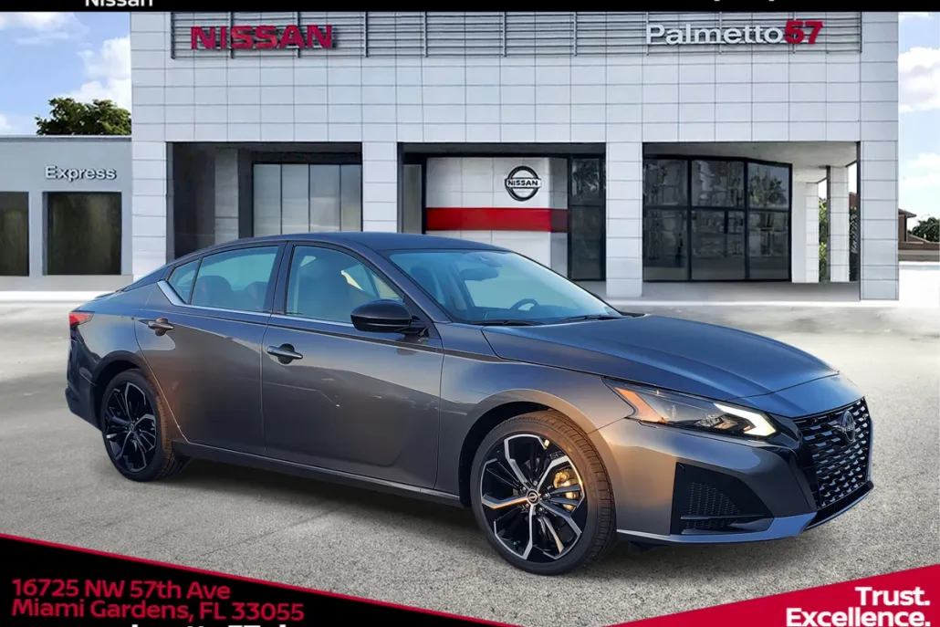 2025 Nissan Altima SR photo 1