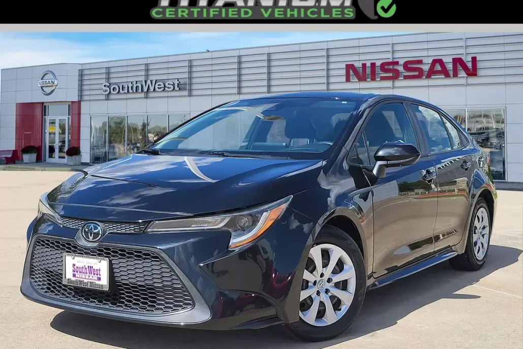 2022 Toyota Corolla LE photo 1