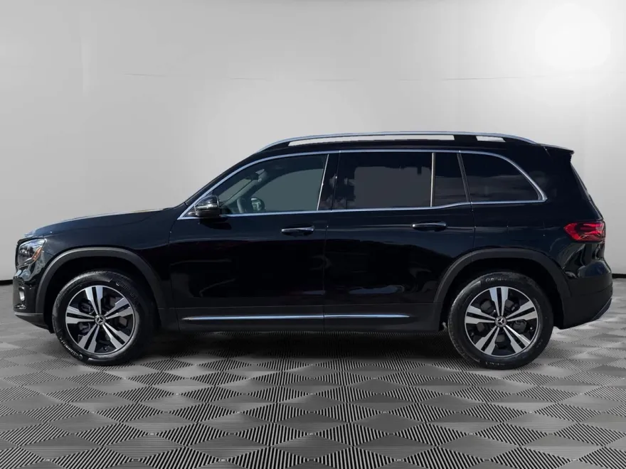 2025 Mercedes Benz GLB 250 4MATIC photo 1