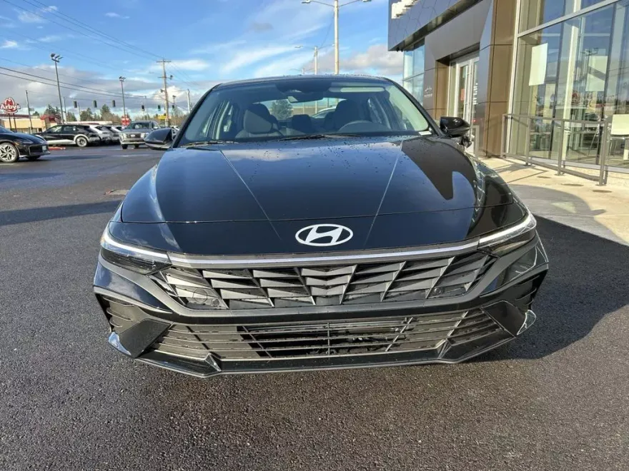 2025 Hyundai Elantra SE photo 1