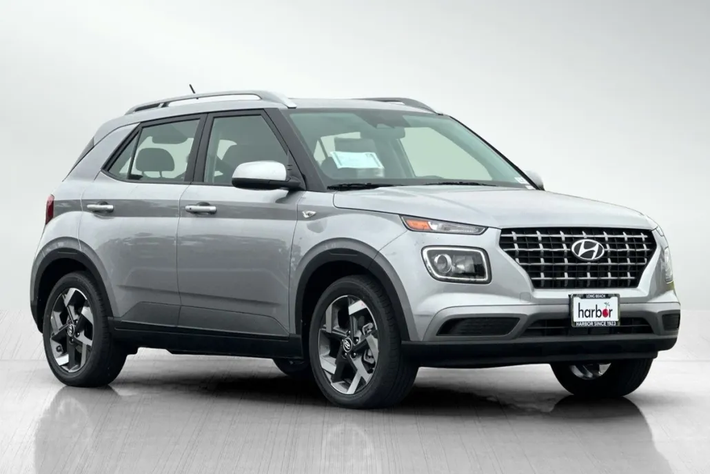 2025 Hyundai Venue SEL photo 1