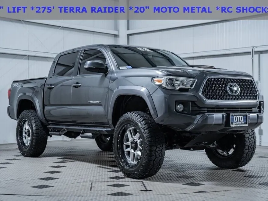2019 Toyota Tacoma TRD Off-Road photo 1
