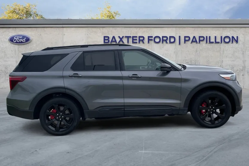 2021 Ford Explorer ST photo 1