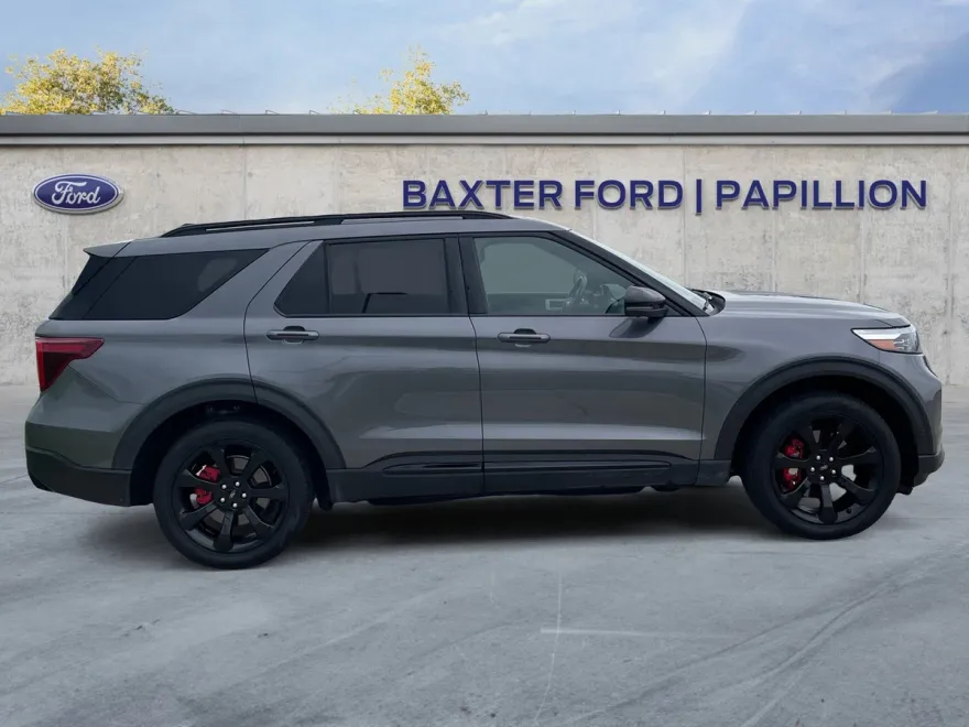 2021 Ford Explorer ST photo 1