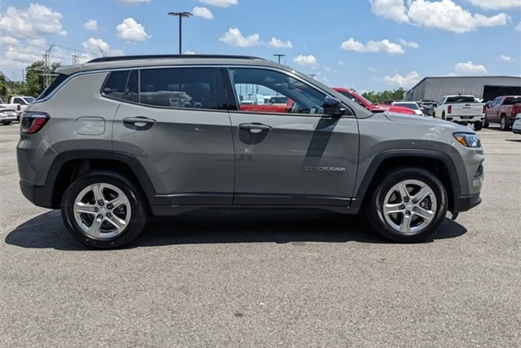 2023 Jeep Compass Latitude photo 1