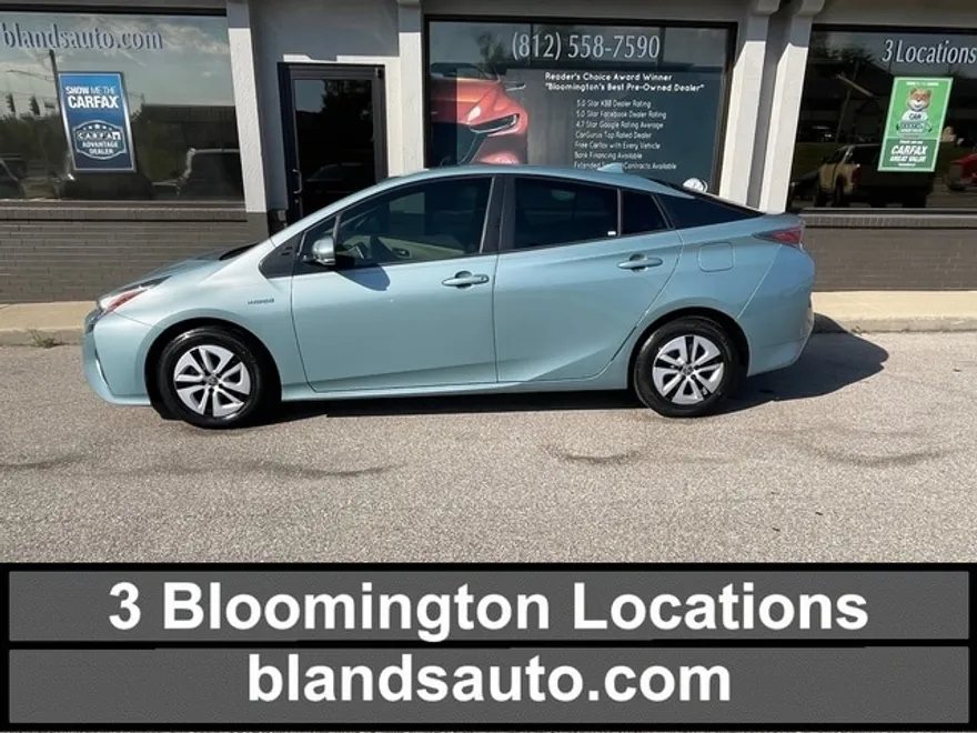 2017 Toyota Prius Four photo 1