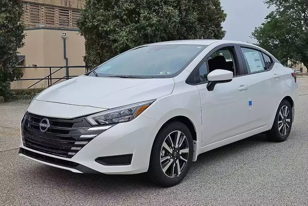 2025 Nissan Versa SV photo 1
