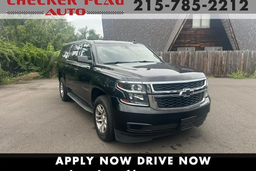 2017 Chevrolet Suburban LT photo 1