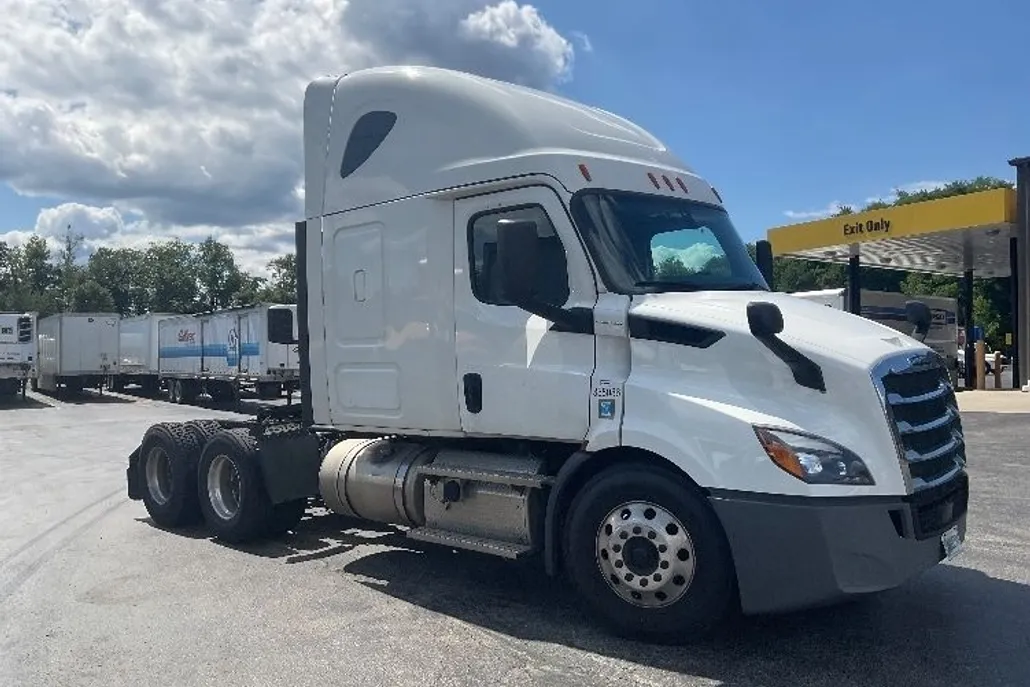 2020 Freightliner Cascadia photo 1