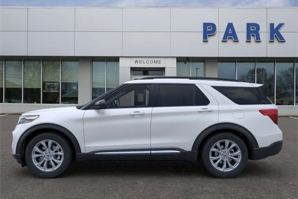2022 Ford Explorer XLT photo 1