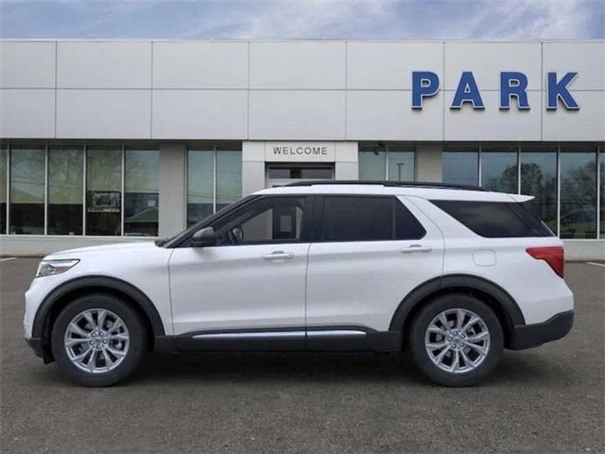 2022 Ford Explorer XLT photo 1