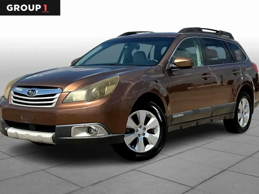 2011 Subaru Outback 2.5i Limited photo 1