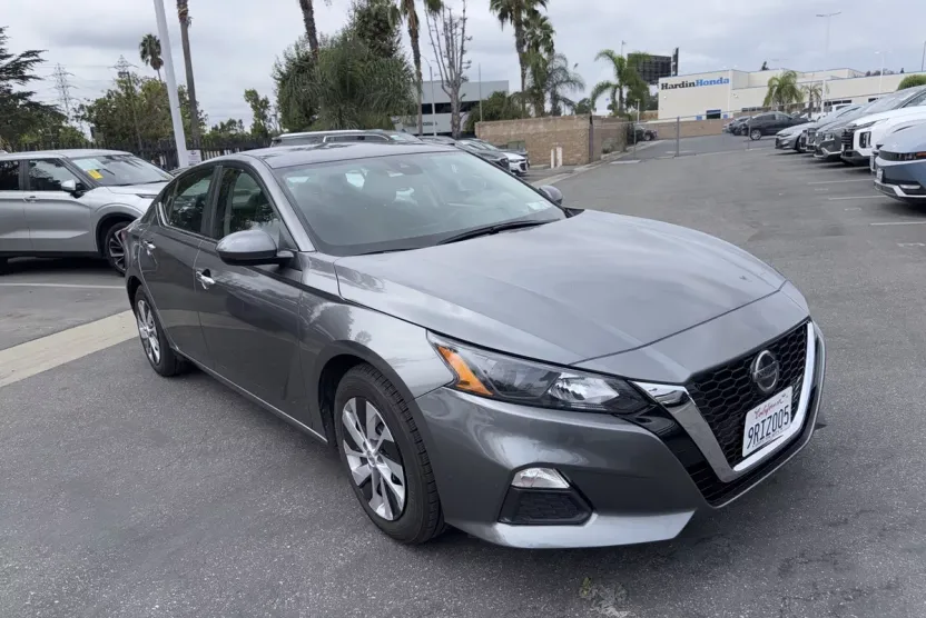 2022 Nissan Altima 2.5 S photo 1