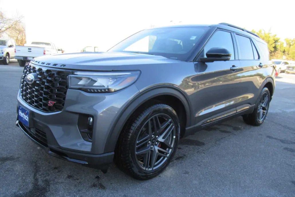2025 Ford Explorer ST photo 1