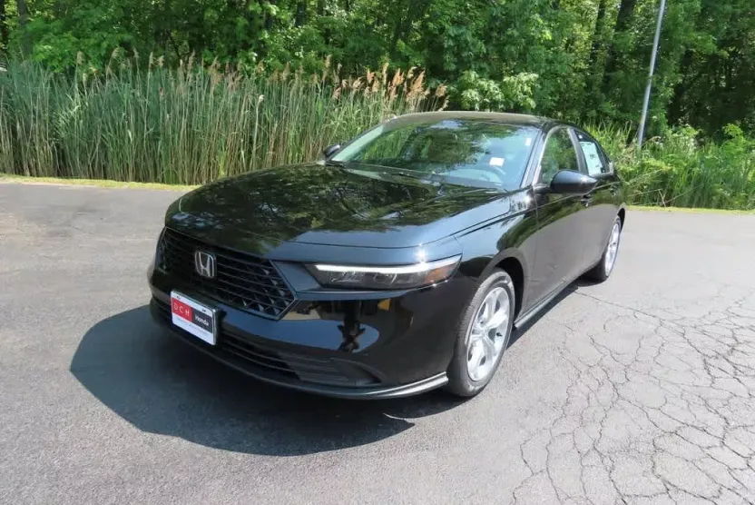 2025 Honda Accord LX photo 1