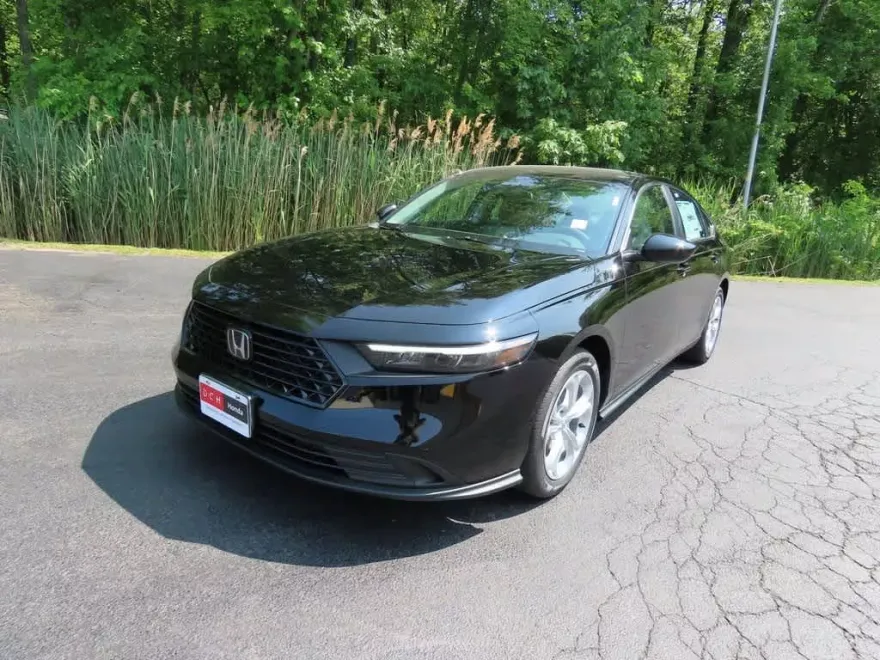 2025 Honda Accord LX photo 1