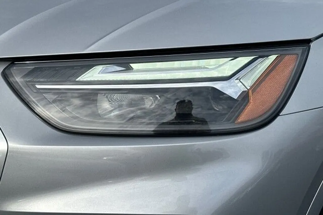 2021 Audi Q5 Premium photo 1
