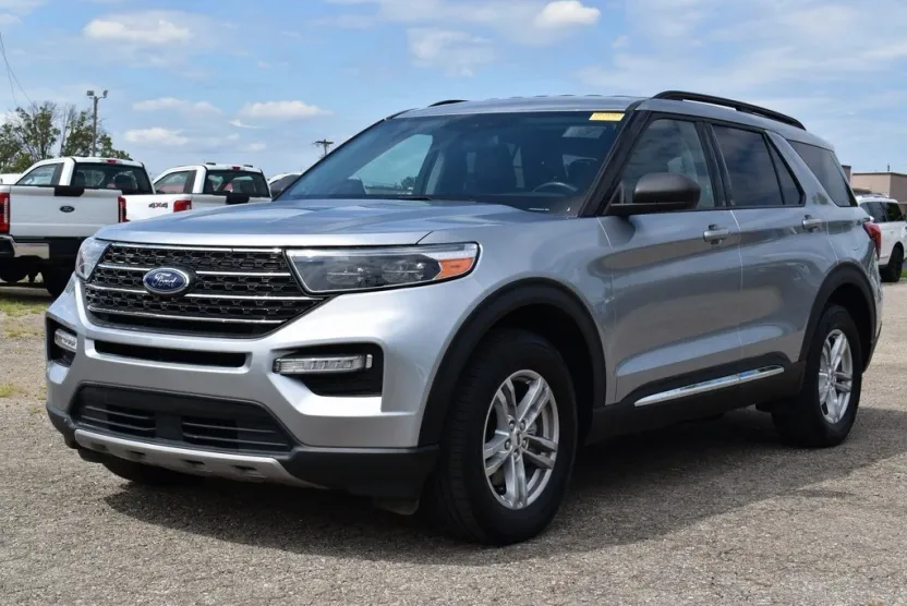 2022 Ford Explorer XLT photo 1