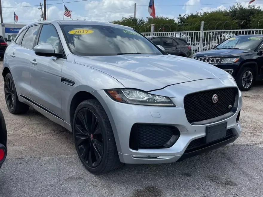 2017 Jaguar F-PACE S photo 1
