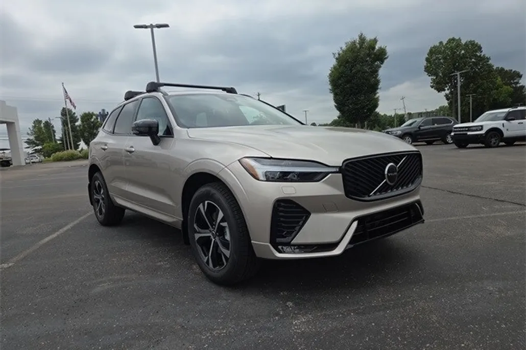 2026 Volvo XC60 B5 Core photo 1