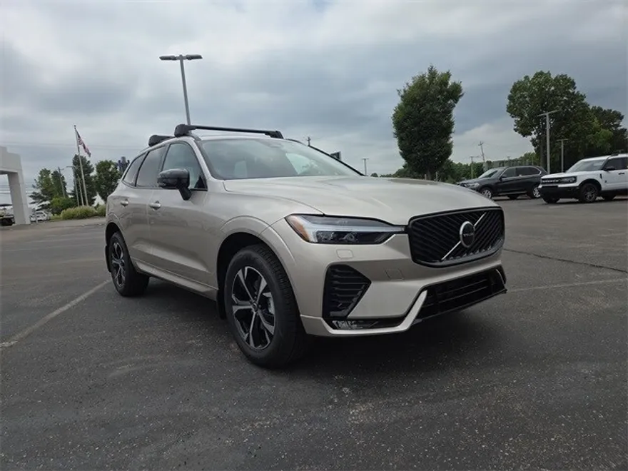 2026 Volvo XC60 B5 Core photo 1
