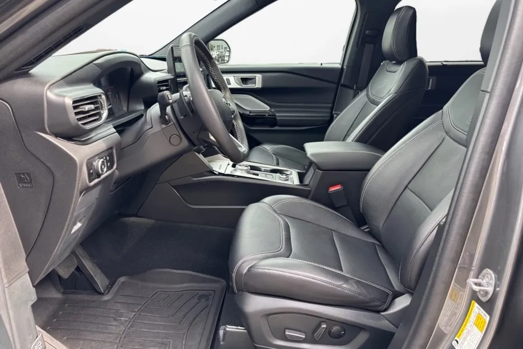 2024 Ford Explorer ST photo 1