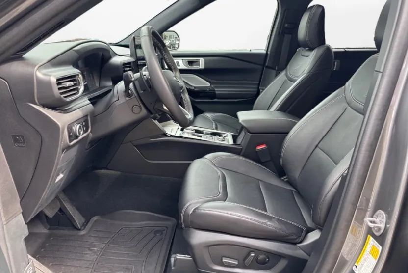 2024 Ford Explorer ST photo 1
